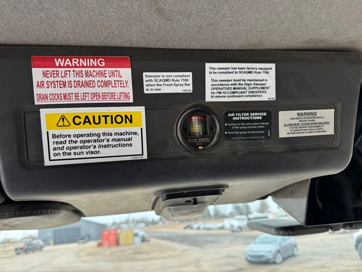 2005-gmc-t7500-image-39