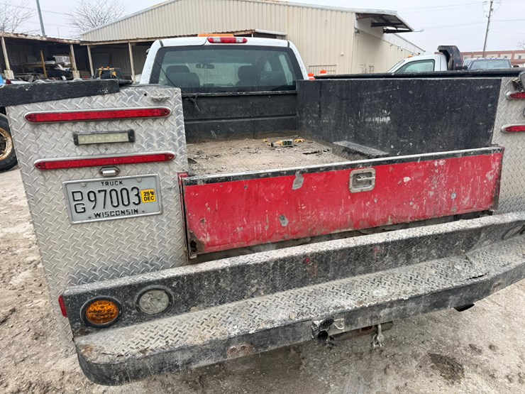 2012-chevrolet-3500-image-23