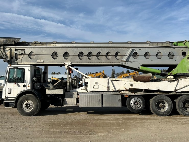 #2237-•-2006-mack-tri-axle-concrete-placement-truck-image-2