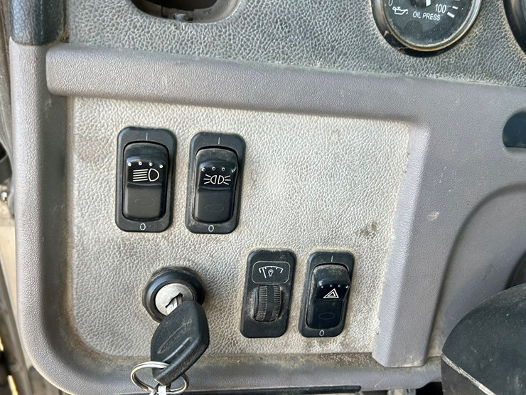 peterbilt-365-image-104