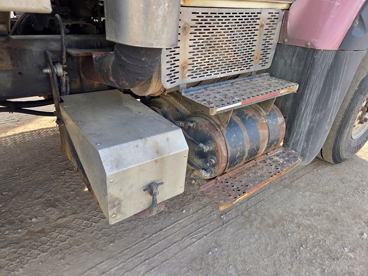 2012-international-7600-image-16