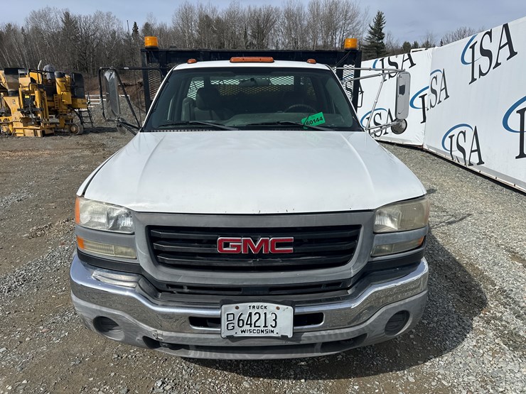 2005-gmc-3500-image-8