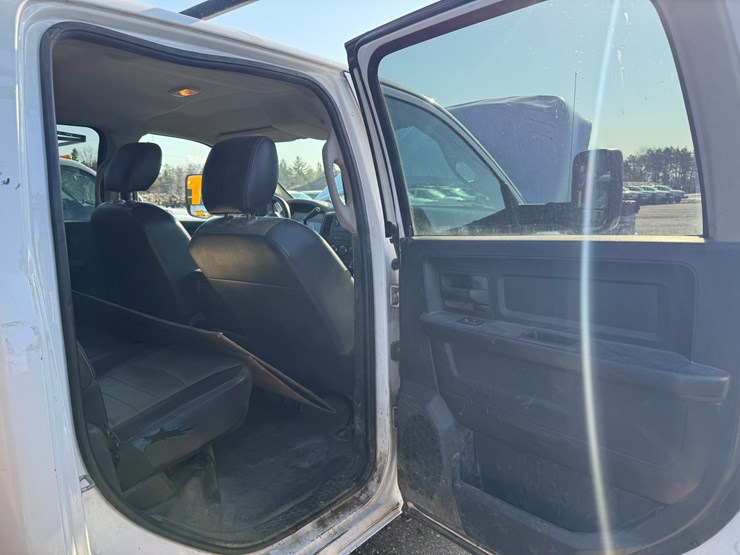 #2034-•-2012-ram-5500-heavy-duty-service-truck-image-40