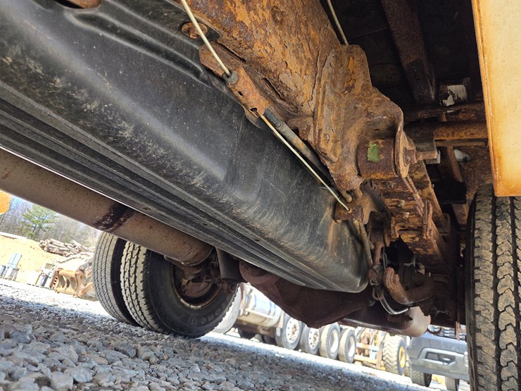 2003-chevrolet-3500-image-31