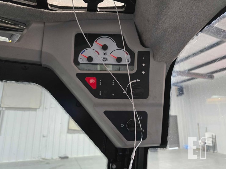 2021-jcb-3ts-8t-image-19