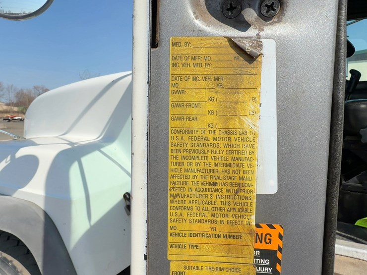 2001-mack-rd688s-image-35