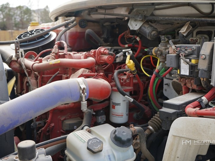 2023-freightliner-m2-106-image-20