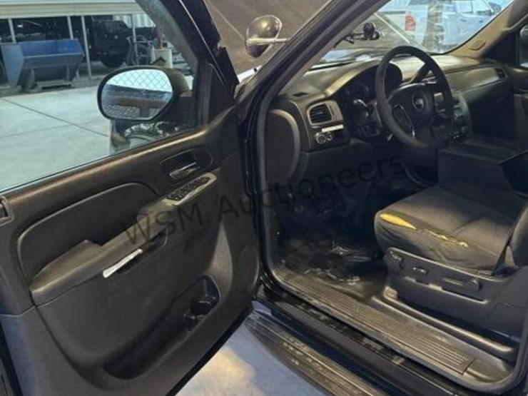 2013-chevrolet-tahoe-image-22