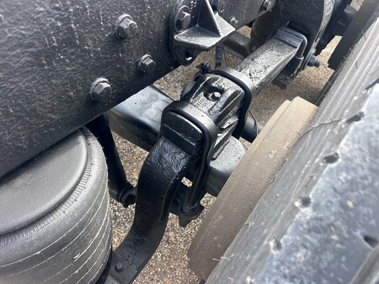 2000-peterbilt-379-image-36