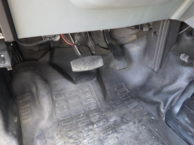 2016-ford-f650-xlt-image-32