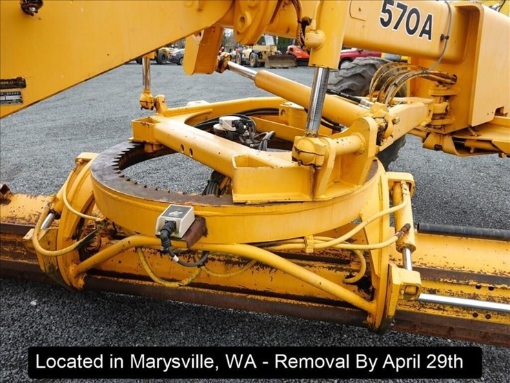 1975-deere-570a-image-3