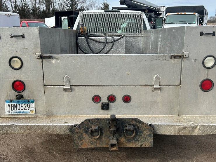 2004-chevrolet-3500-image-4