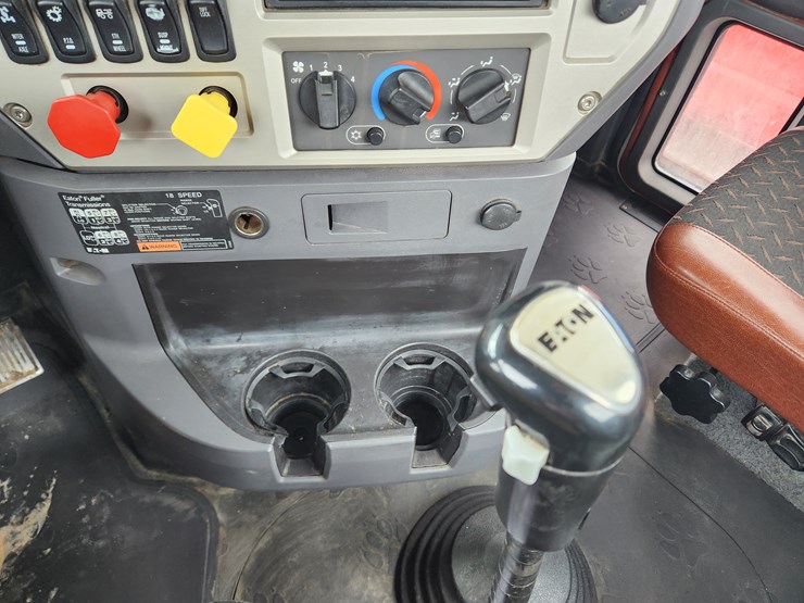 2014-massey-ferguson-8-image-36