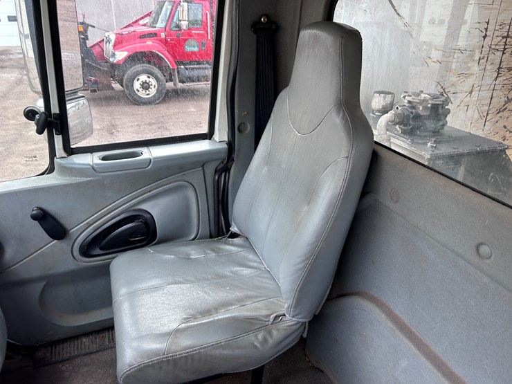 2003-international-7400-image-39