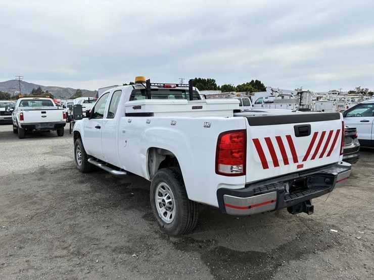 2012-gmc-sierra-3500-image-4