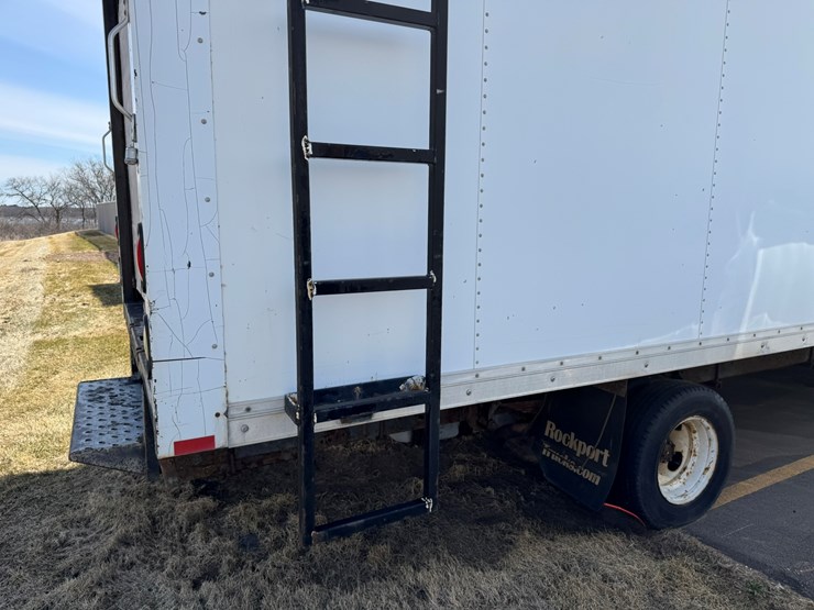 2010-ford-e350-image-18