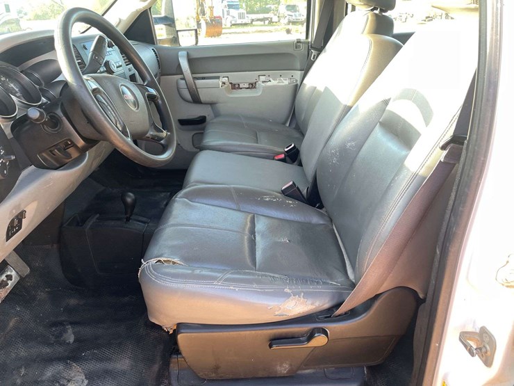 2013-gmc-sierra-2500-image-10