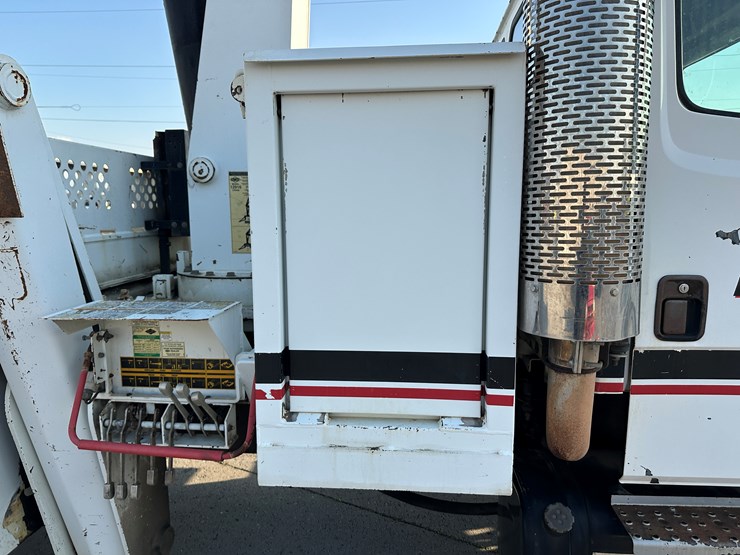 freightliner-fl70-image-35