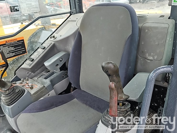 2020-deere-85g-image-32