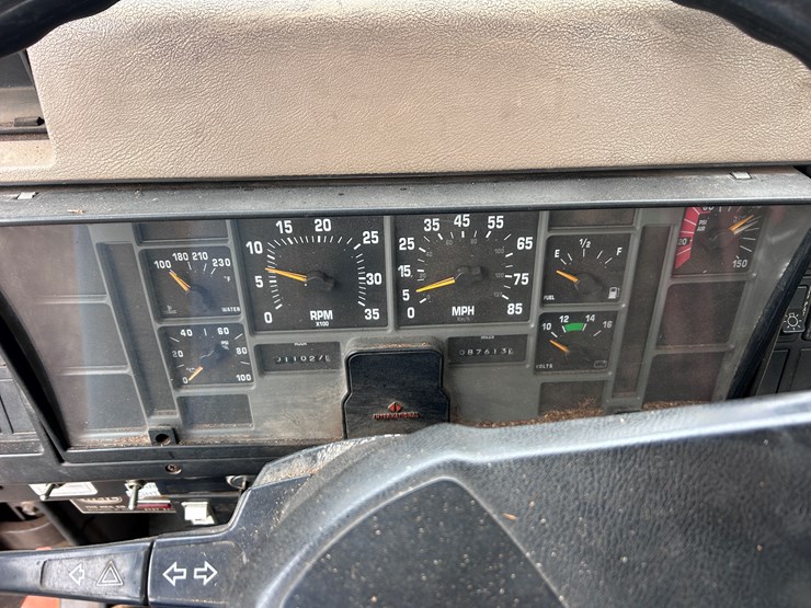 1992-international-4900-image-37