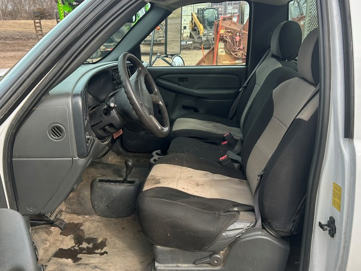 2004-chevrolet-3500-image-50