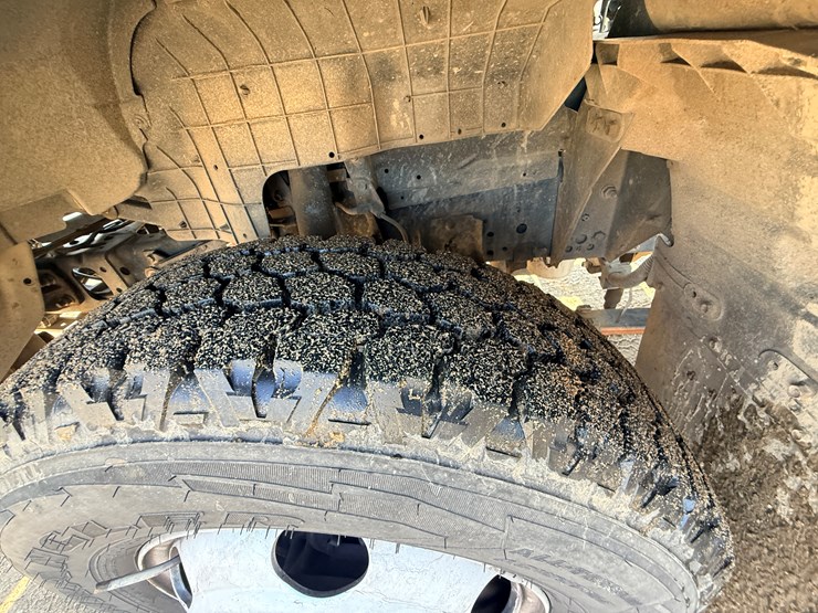 2002-isuzu-npr-image-40