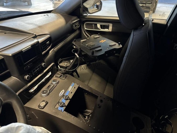 2021-ford-explorer-image-19