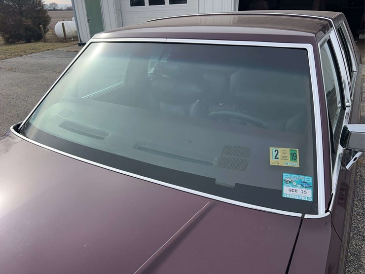 1989-lincoln-town-car-image-18