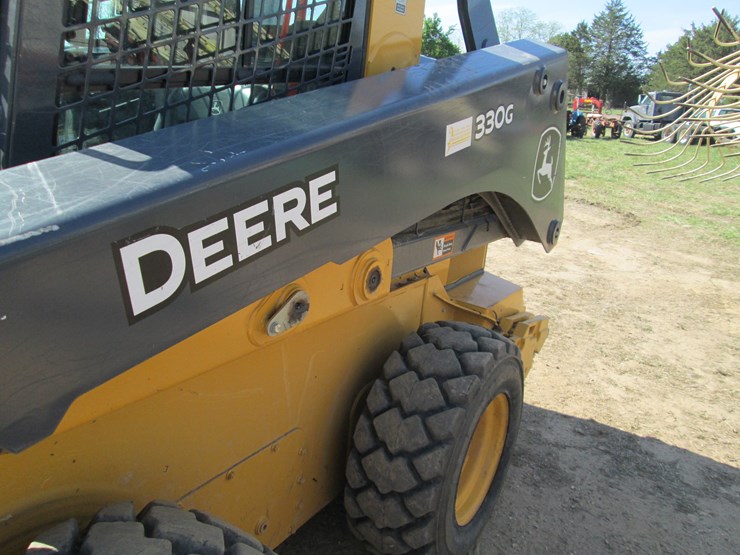deere-330g-image-21