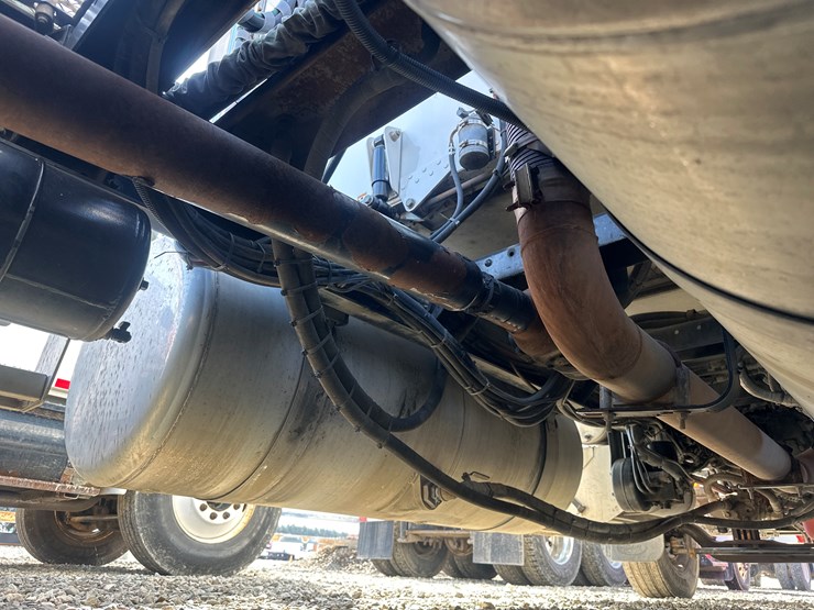 2013-peterbilt-365-image-79