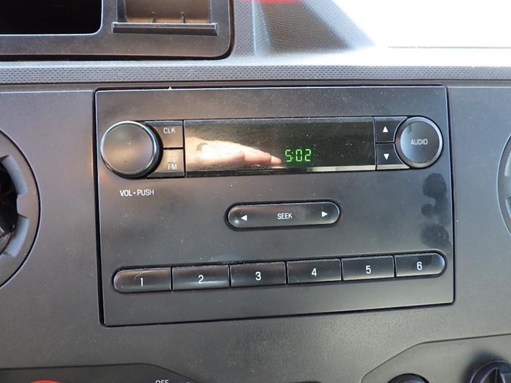 2013-ford-cargo-image-31