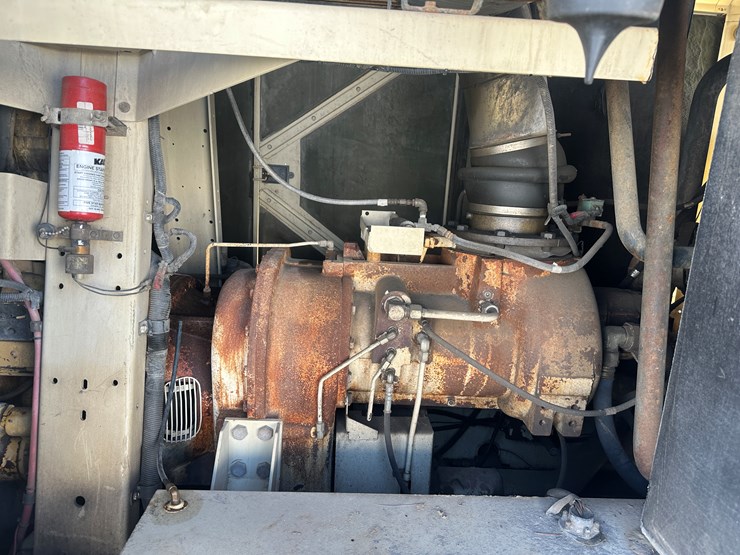 #60115-•-ingersoll-rand-1070-towable-air-compressor-image-23