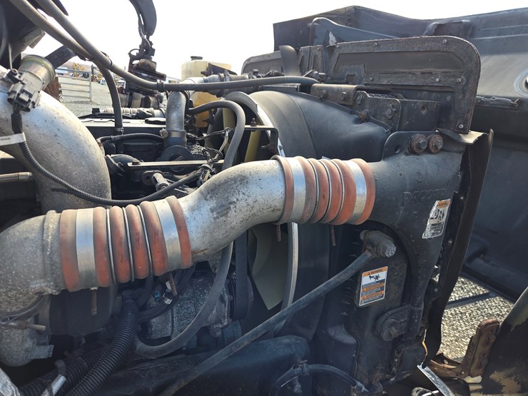 2013-peterbilt-337-image-43