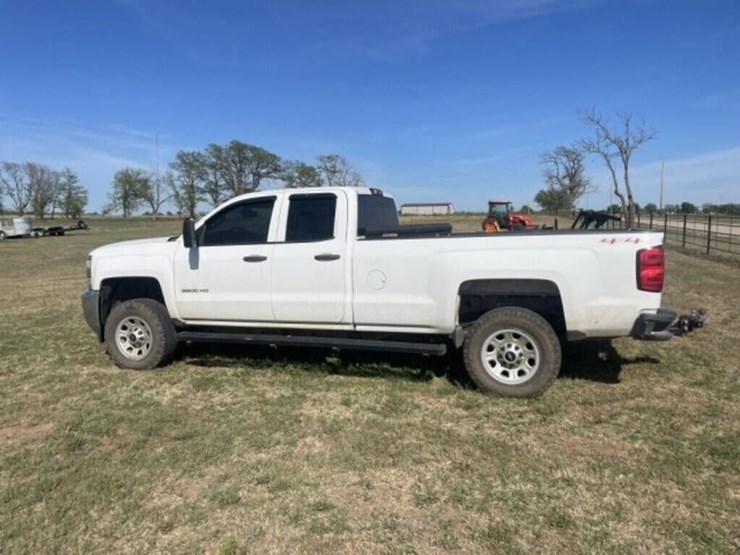 2015-chevrolet-silverado-2500hd-image-12