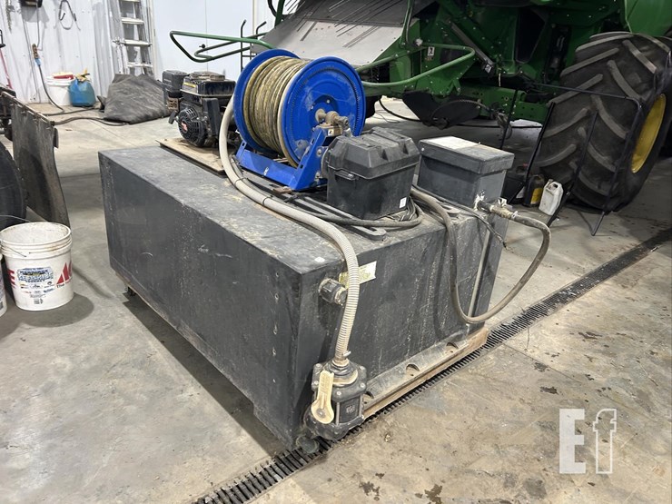 portable-water-tank-w/pump-image-3