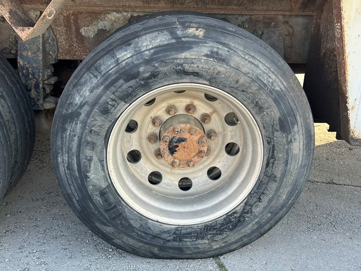 peterbilt-365-image-114