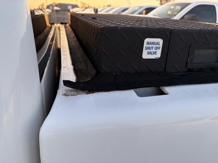 2013-chevrolet-2500-image-31