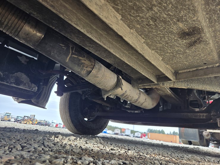 2007-peterbilt-579-image-41