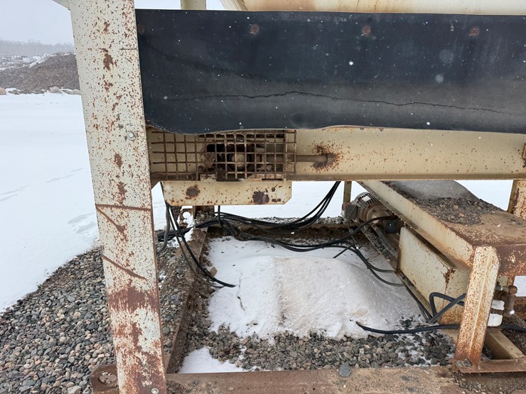 #2210-•-fabtek-14'x96"x128"-feeder-bin-image-30