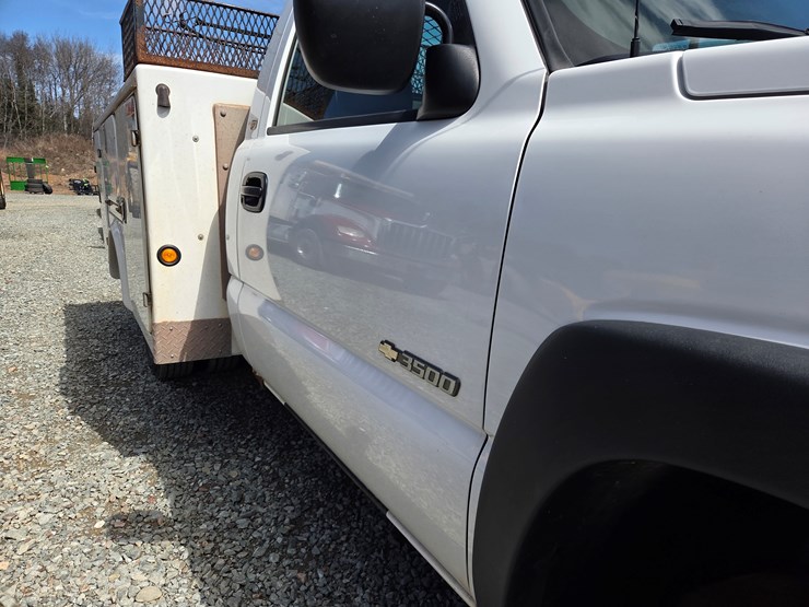 2003-chevrolet-3500-image-14