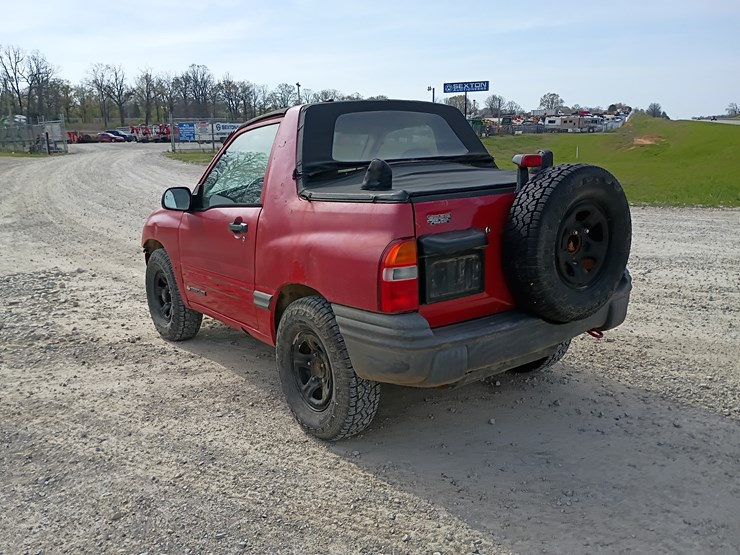 2000-chevrolet-tracker-image-5
