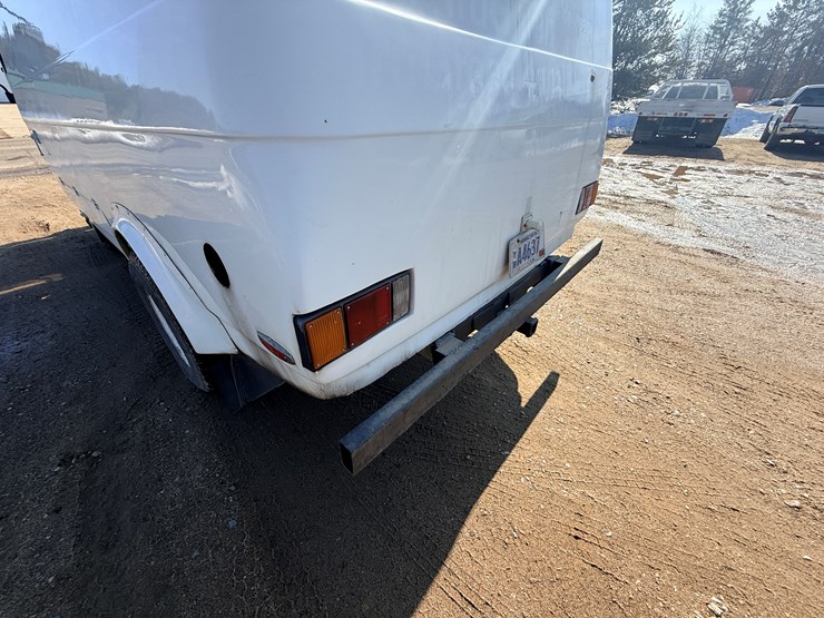 2002-isuzu-npr-image-26