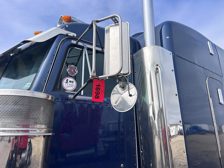 2000-peterbilt-379-image-12