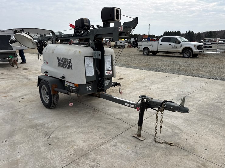 2015-massey-ferguson-8-image-7