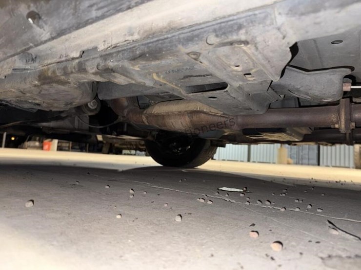 2011-ford-crown-victoria-sdn-image-27