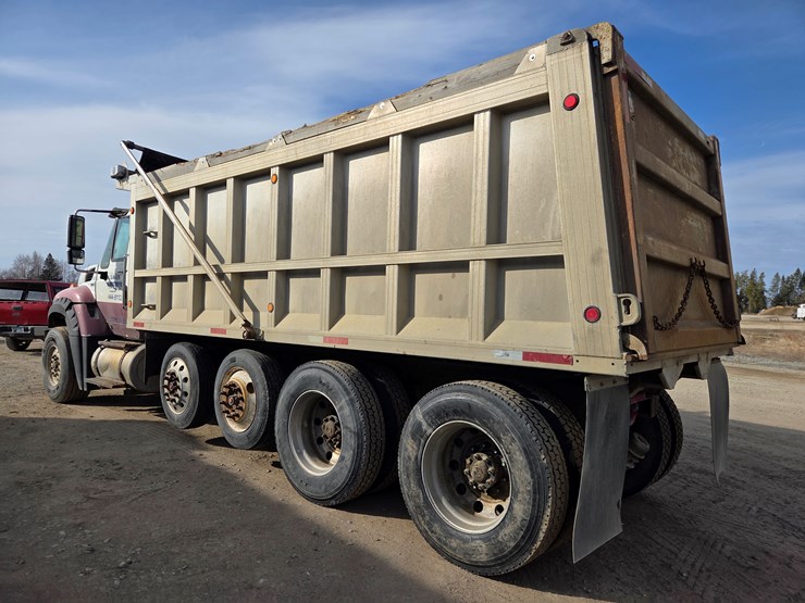 2012-international-7600-image-3