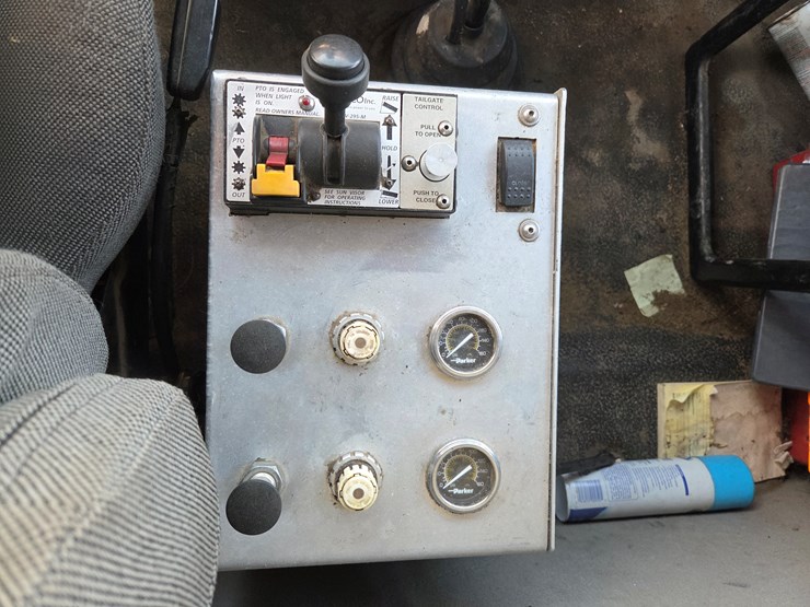 2012-international-7600-image-56