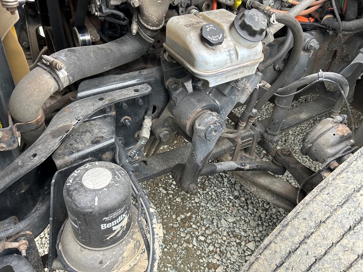 2017-massey-ferguson-8-image-49