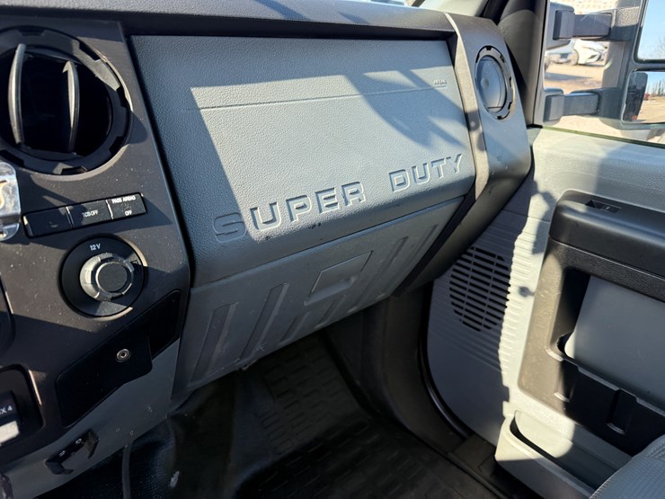 2014-ford-f550-xl-image-26