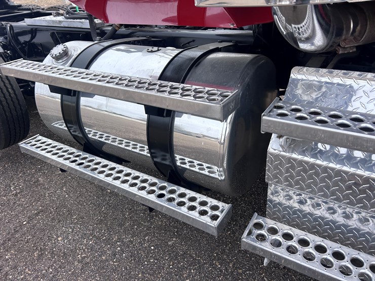 #1009-•-2012-western-star-conventional-4-sleeper-cab-truck-tractor-image-23